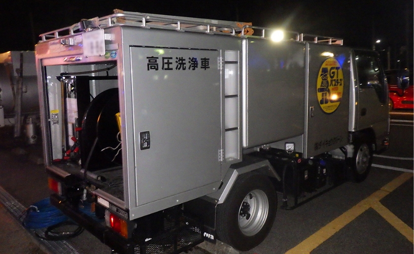高圧洗浄洗浄車の裏側